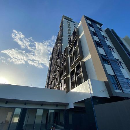 Elijah Hotel Dasmarinas Exterior photo