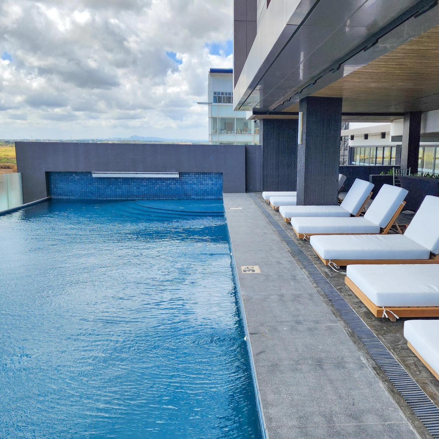Elijah Hotel Dasmarinas Exterior photo