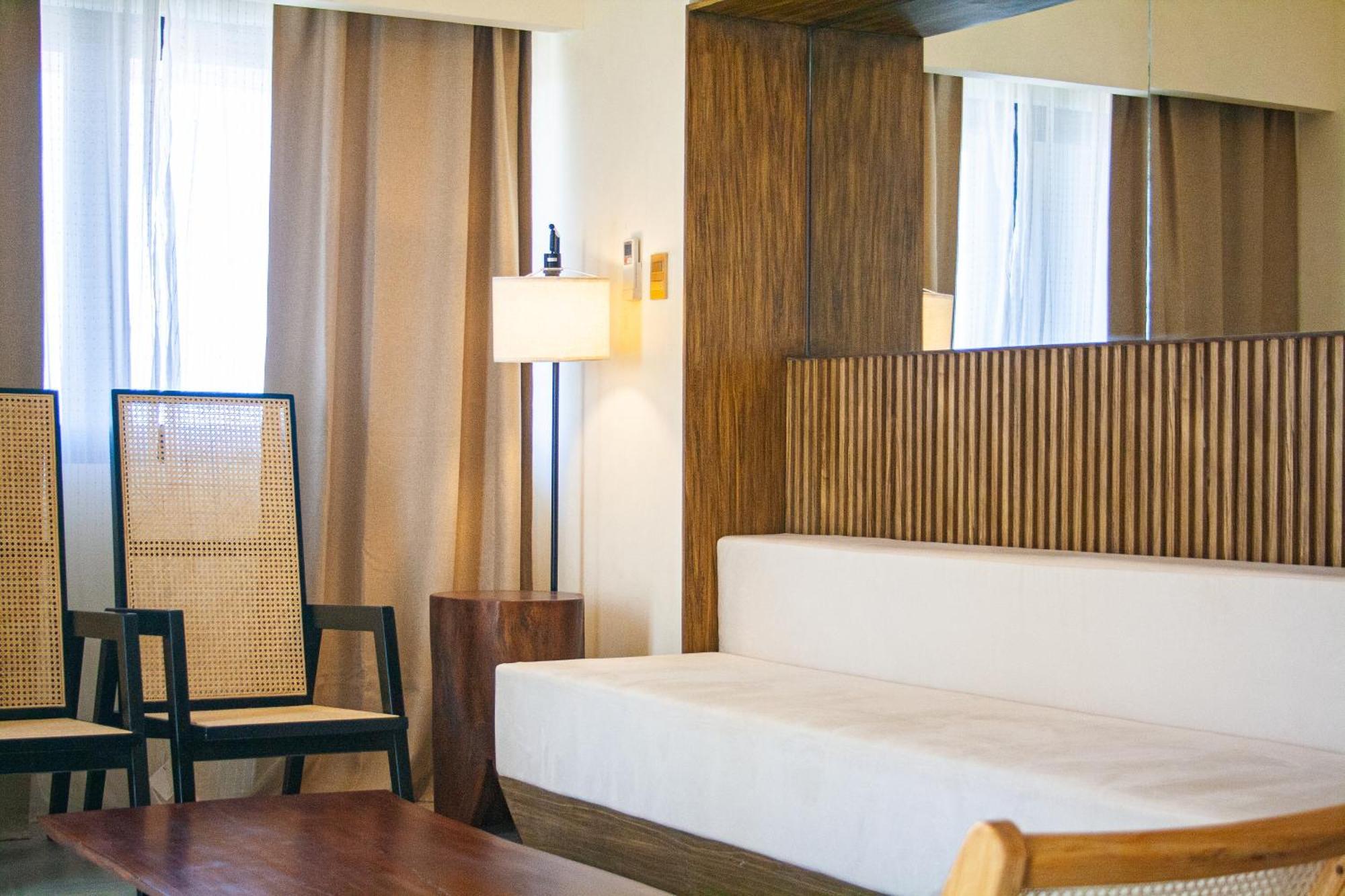 Elijah Hotel Dasmarinas Exterior photo