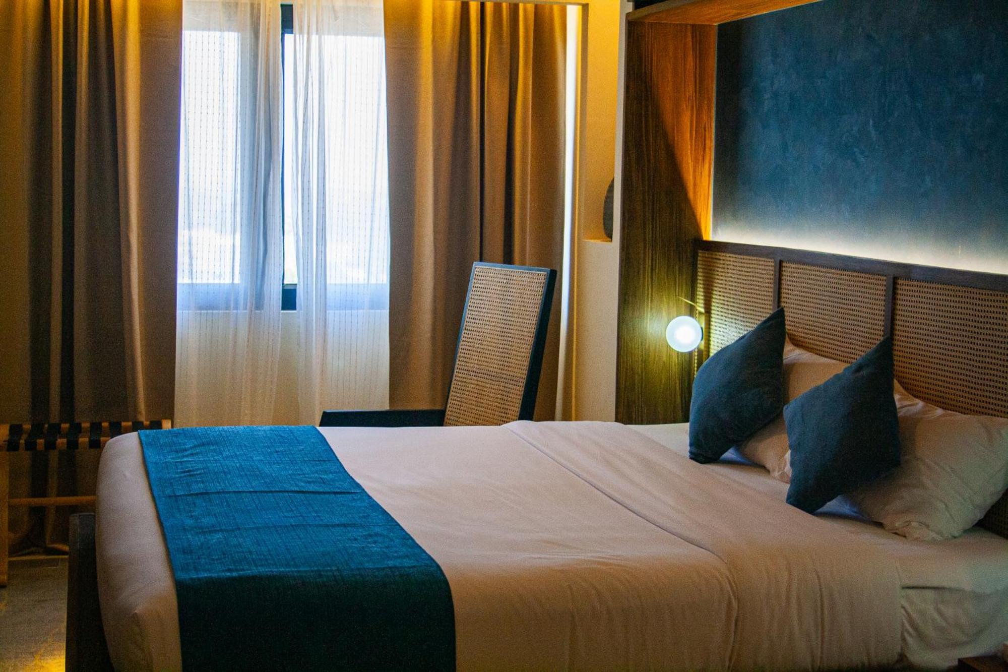 Elijah Hotel Dasmarinas Exterior photo