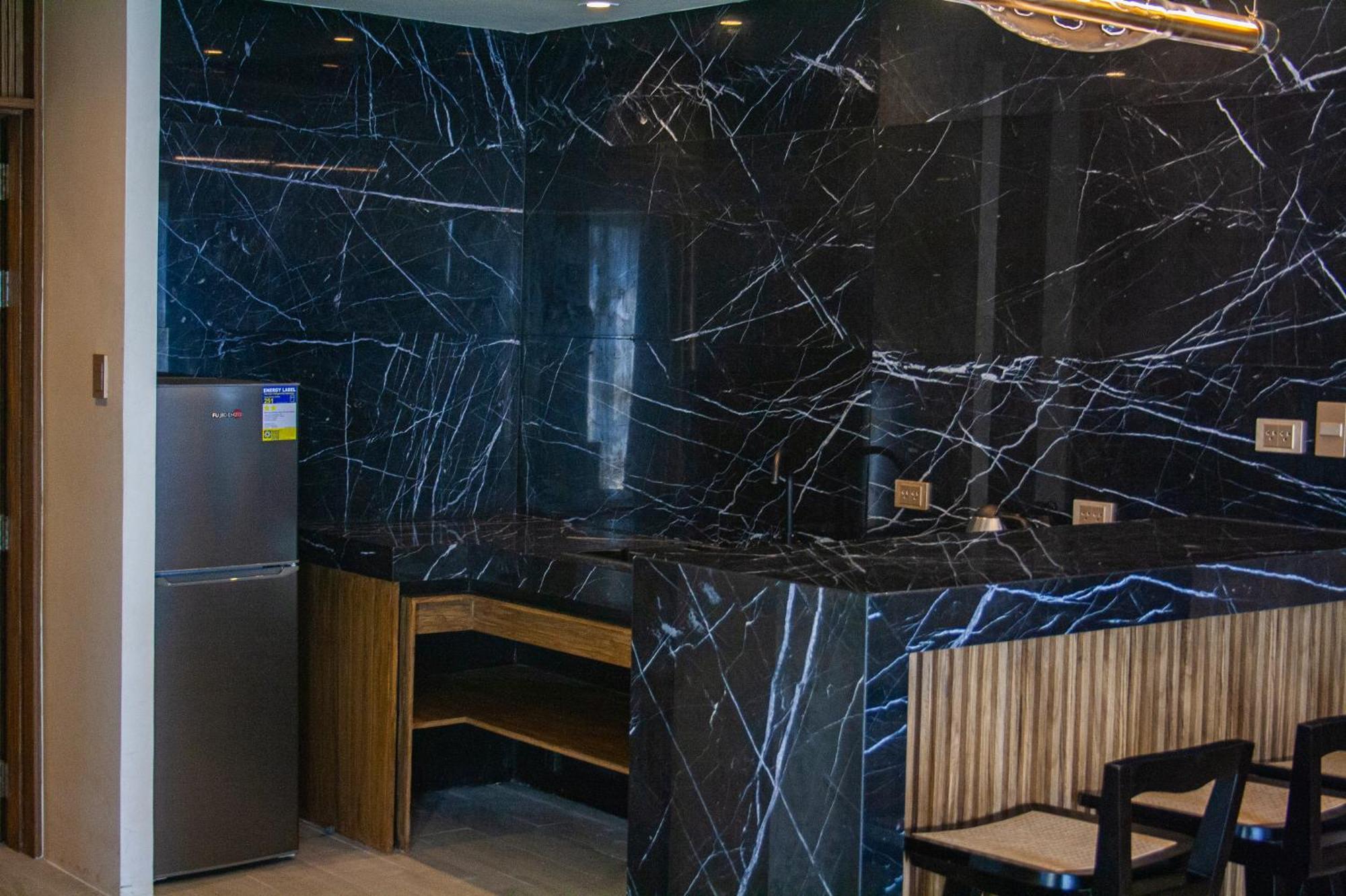 Elijah Hotel Dasmarinas Exterior photo