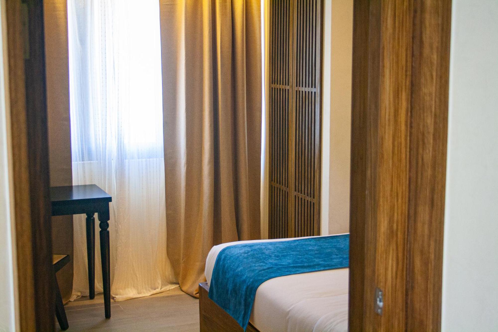 Elijah Hotel Dasmarinas Exterior photo