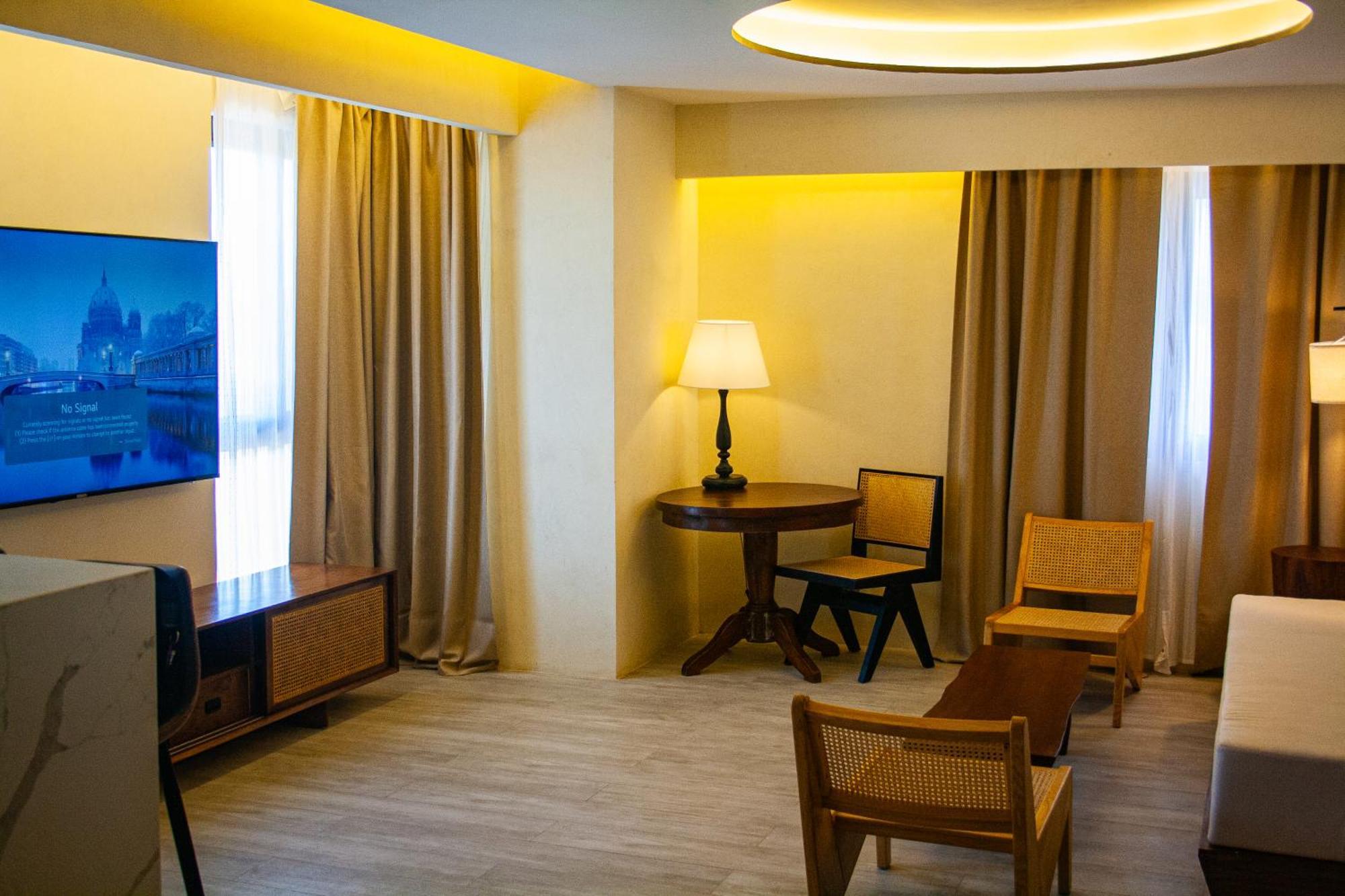 Elijah Hotel Dasmarinas Exterior photo