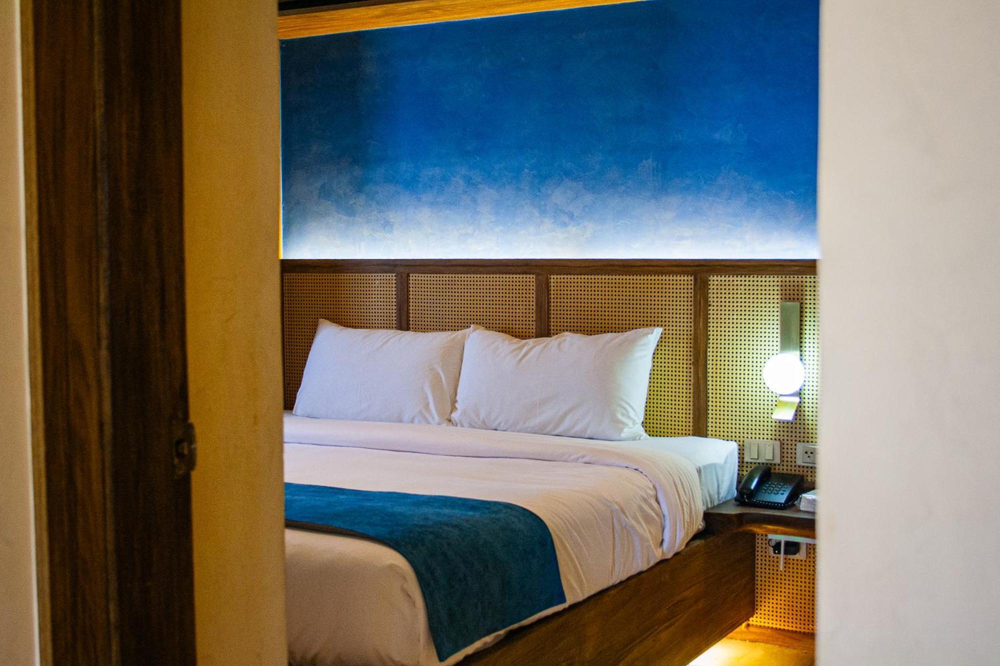 Elijah Hotel Dasmarinas Exterior photo